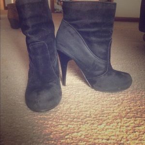 Ankle high heeled booties